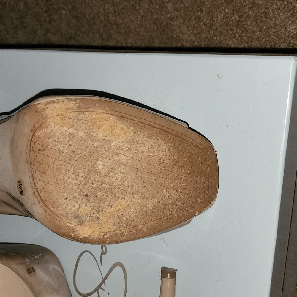 COPY - Jessica Simpson high heels bone colored peep toe shoes. EUC. Size 9 - Picture 6 of 6